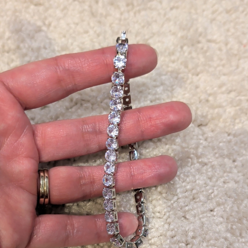 Vybes Elegant Silver Rhinestone 8" Bracelet